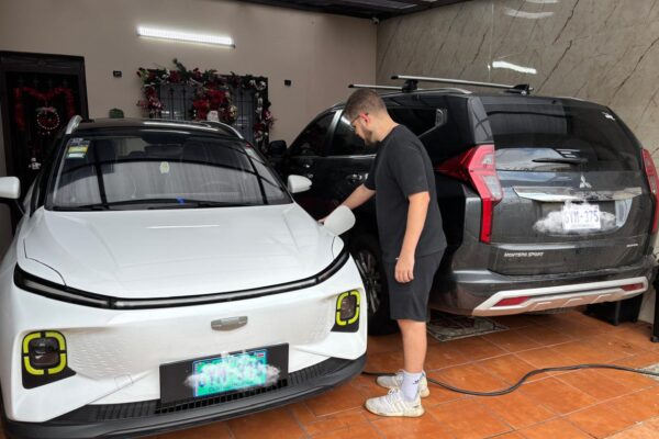 Ahorre dinero cargando su vehículo eléctrico en casa